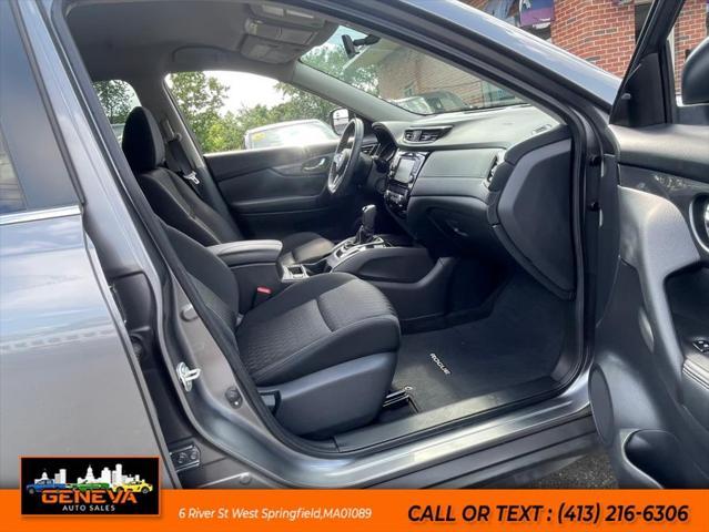 Photo of 2017 Gun Metallic Nissan Rogue