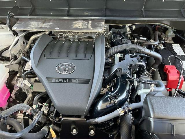 Photo of 2023 Wind Chill Pearl Toyota Highlander