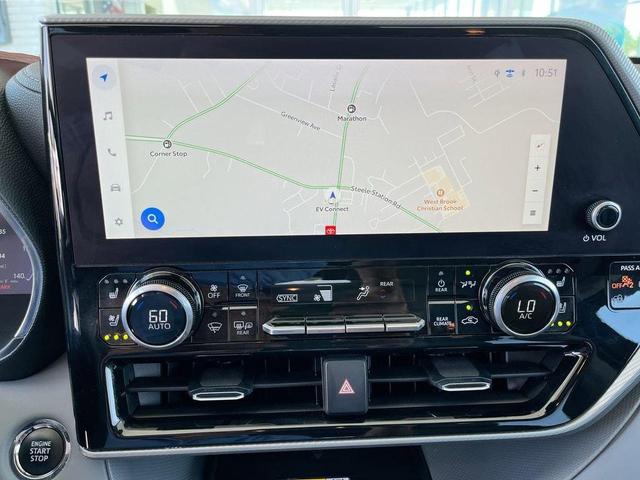 Photo of 2023 Wind Chill Pearl Toyota Highlander