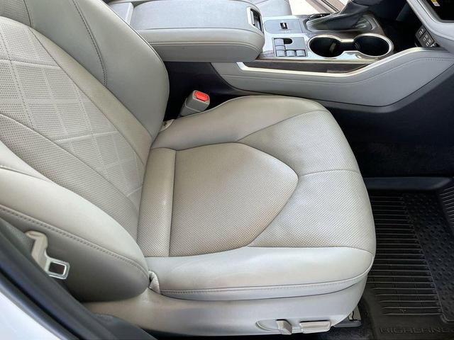 Photo of 2023 Wind Chill Pearl Toyota Highlander