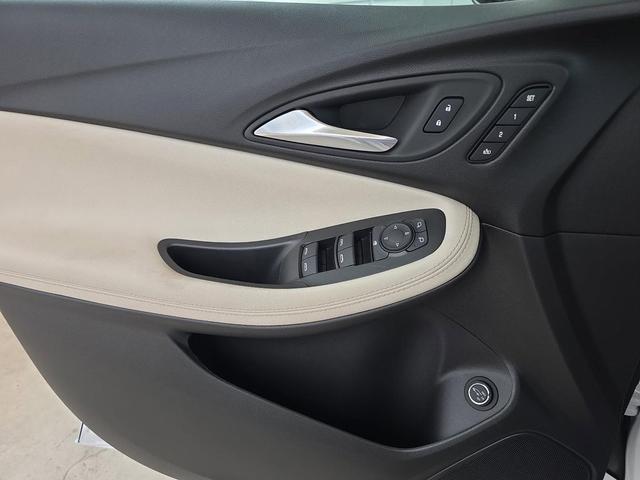 Photo of 2026 White Frost Tricoat Buick Encore GX
