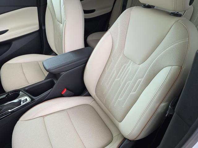 Photo of 2026 White Frost Tricoat Buick Encore GX