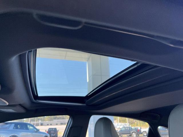 Photo of 2022 Wind Chill Pearl Toyota Avalon