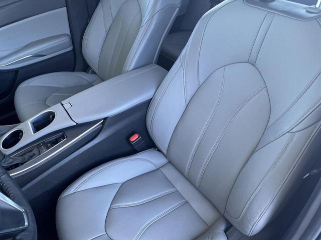 Photo of 2022 Wind Chill Pearl Toyota Avalon