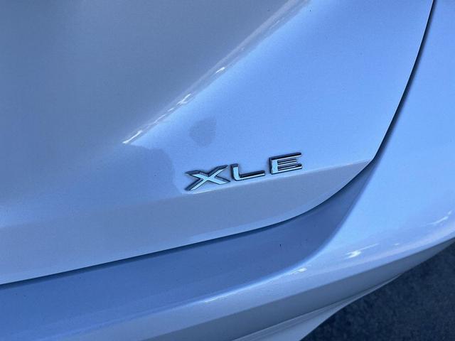 Photo of 2022 Wind Chill Pearl Toyota Avalon