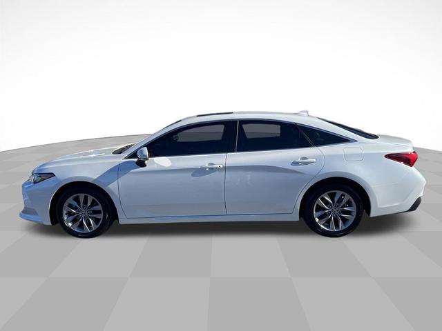 Photo of 2022 Wind Chill Pearl Toyota Avalon