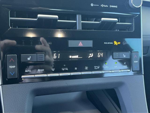 Photo of 2022 Wind Chill Pearl Toyota Avalon