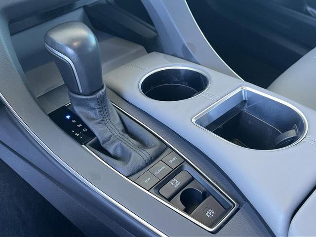 Photo of 2022 Wind Chill Pearl Toyota Avalon