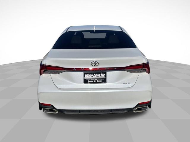 Photo of 2022 Wind Chill Pearl Toyota Avalon