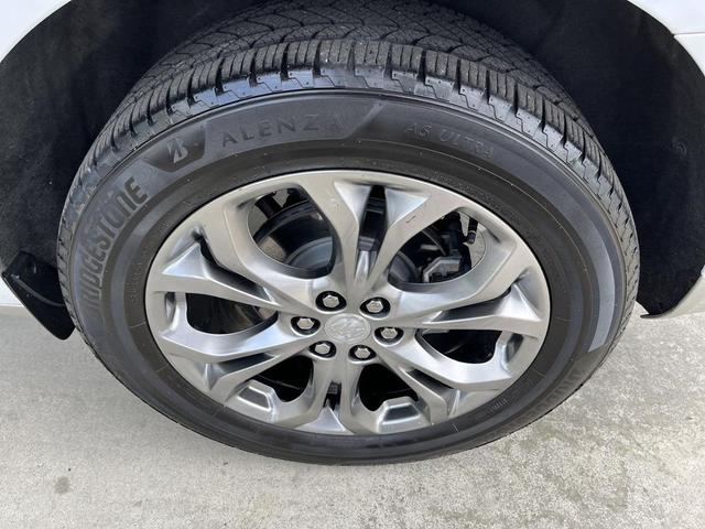 Photo of 2019 White Frost Tricoat Buick Enclave
