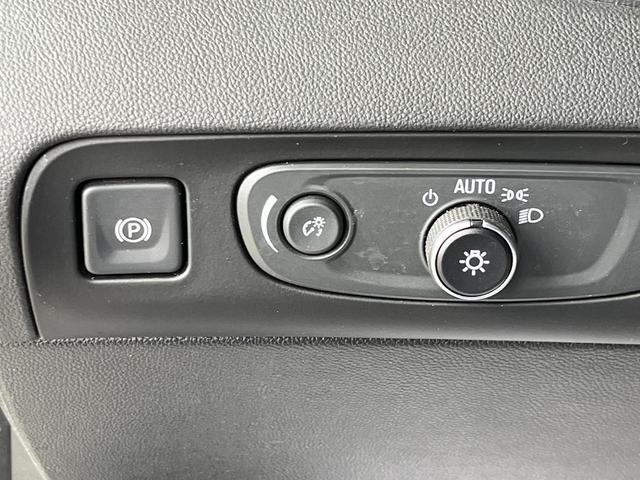 Photo of 2019 White Frost Tricoat Buick Enclave