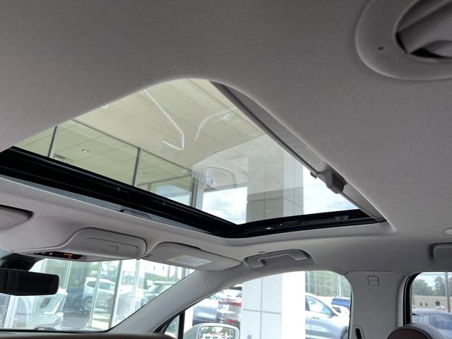 Photo of 2019 White Frost Tricoat Buick Enclave
