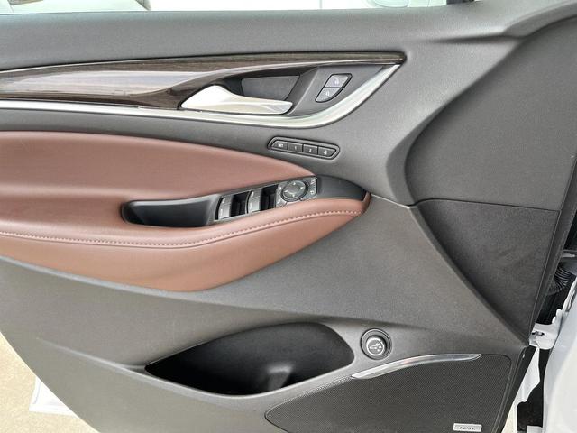Photo of 2019 White Frost Tricoat Buick Enclave