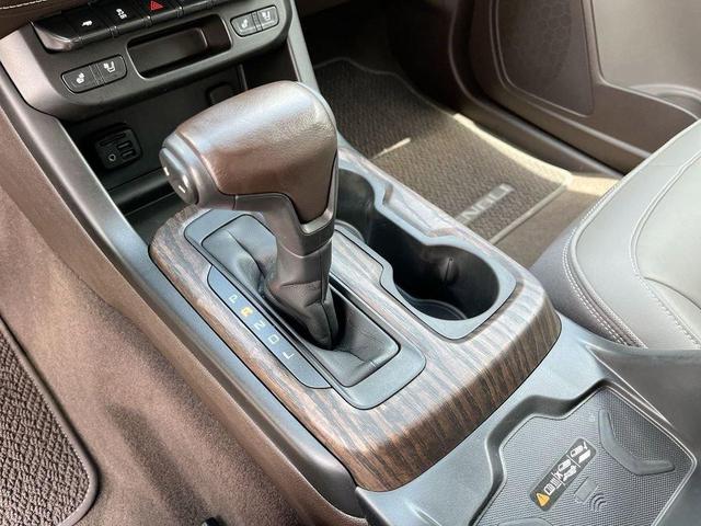 Photo of 2021 Summit White GMC Canyon