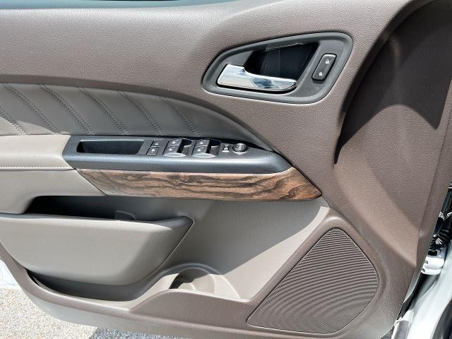 Photo of 2021 Summit White GMC Canyon