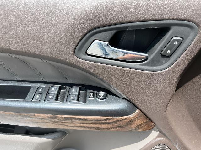 Photo of 2021 Summit White GMC Canyon