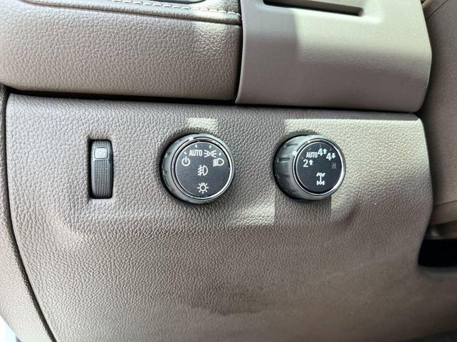 Photo of 2021 Summit White GMC Canyon
