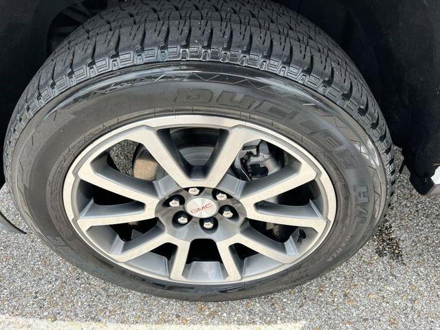 Photo of 2021 Summit White GMC Canyon