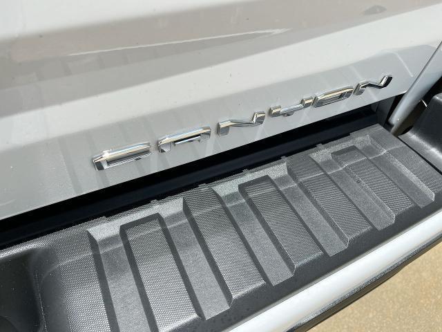 Photo of 2021 Summit White GMC Canyon