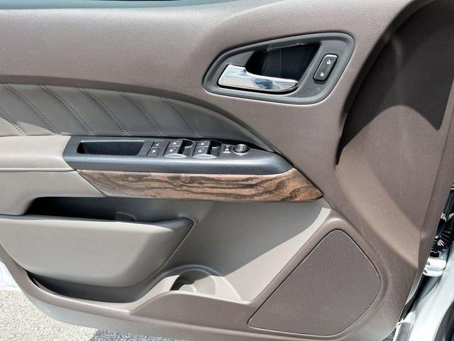 Photo of 2021 Summit White GMC Canyon
