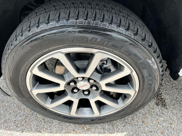 Photo of 2021 Summit White GMC Canyon