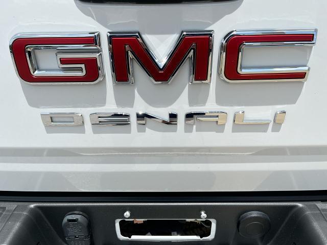 Photo of 2021 Summit White GMC Canyon