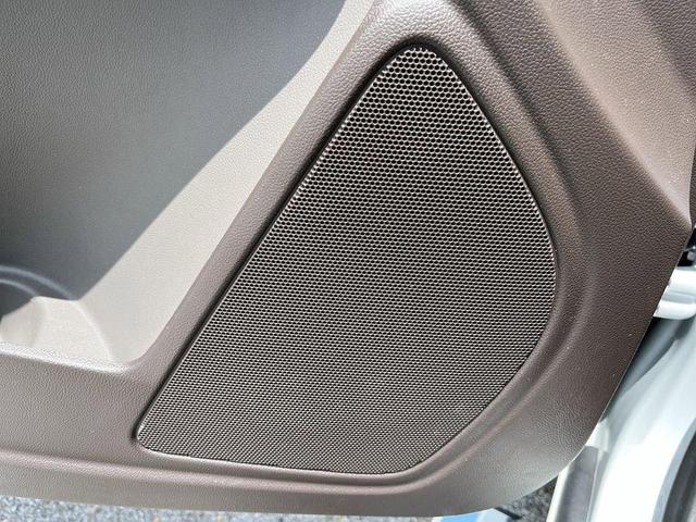 Photo of 2021 Summit White GMC Canyon