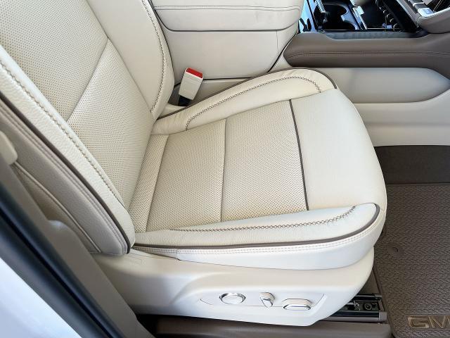 Photo of 2025 White Frost Tricoat GMC Yukon XL