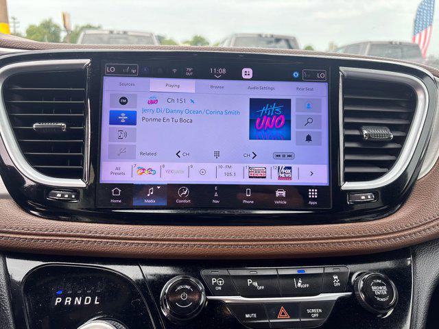 Photo of 2021 Brilliant Black Crystal Pearlcoat Chrysler Pacifica Hybrid