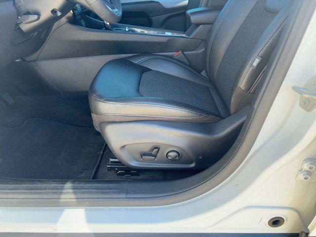 Photo of 2024 Bright White Clearcoat Jeep Compass
