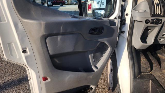 Photo of 2018 Oxford White Ford Transit-350