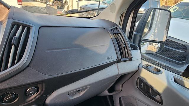 Photo of 2018 Oxford White Ford Transit-350