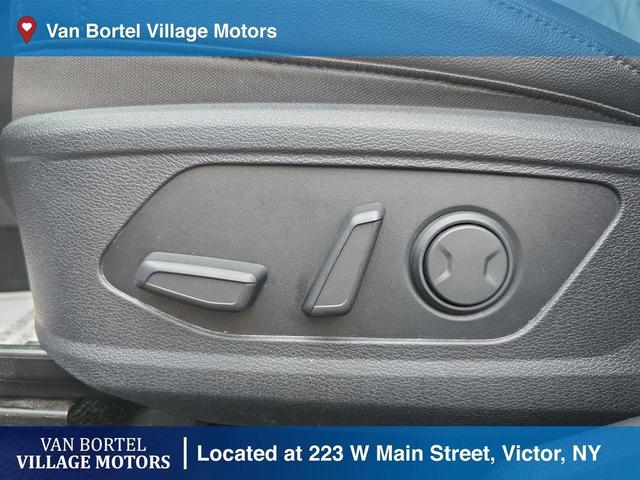 Photo of 2023 Sapphire Blue Kia Sportage