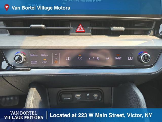 Photo of 2023 Sapphire Blue Kia Sportage