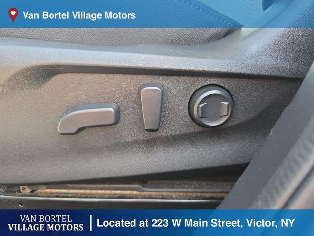 Photo of 2019 Crystal White Pearl Subaru Forester