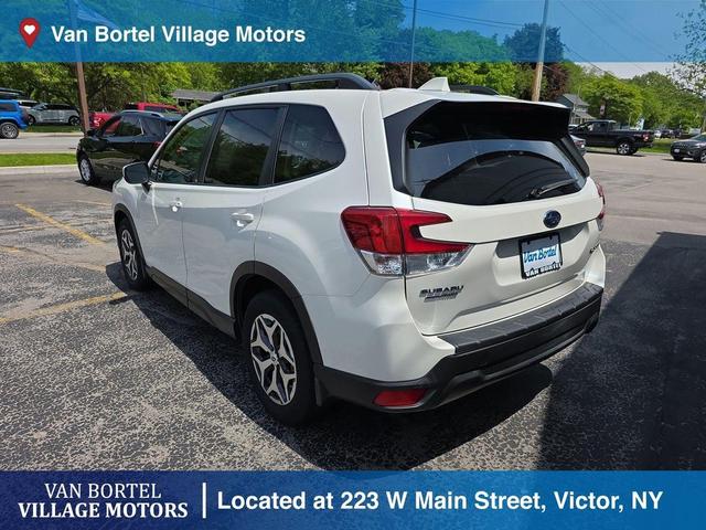 Photo of 2019 Crystal White Pearl Subaru Forester