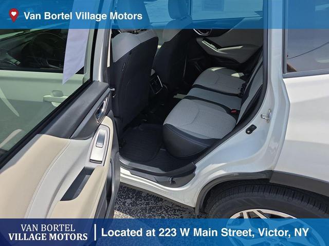 Photo of 2019 Crystal White Pearl Subaru Forester