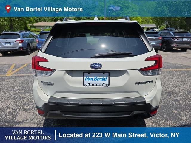 Photo of 2019 Crystal White Pearl Subaru Forester