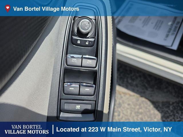 Photo of 2019 Crystal White Pearl Subaru Forester