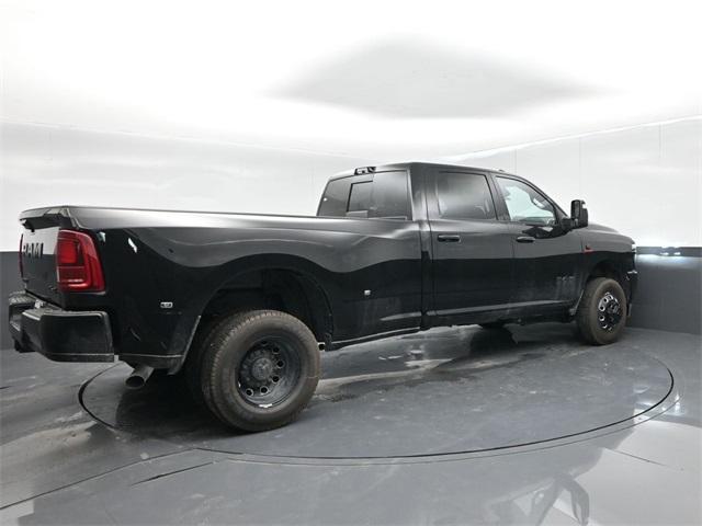 Photo of 2025 Diamond Black Crystal Pearlcoat RAM 3500
