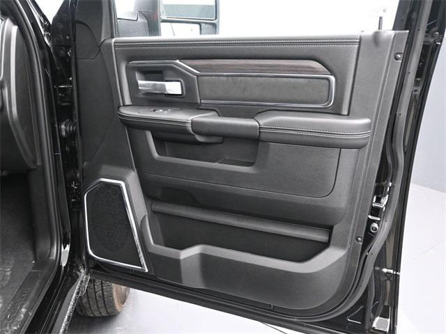 Photo of 2025 Diamond Black Crystal Pearlcoat RAM 3500