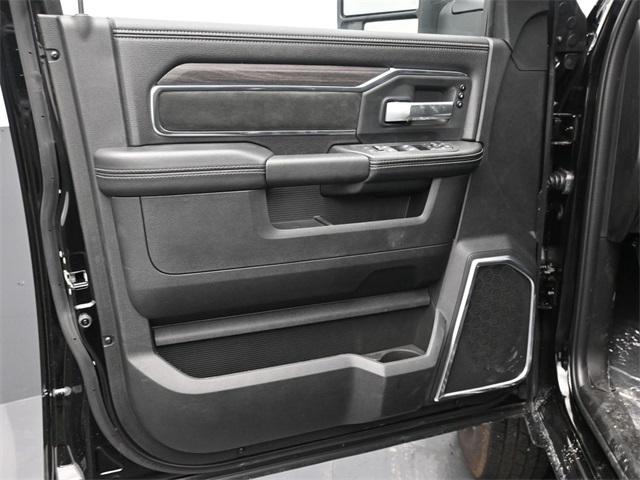 Photo of 2025 Diamond Black Crystal Pearlcoat RAM 3500
