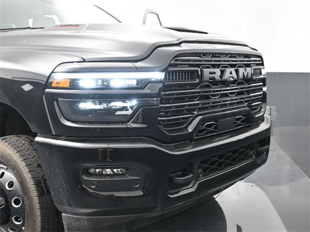 Photo of 2025 Diamond Black Crystal Pearlcoat RAM 3500