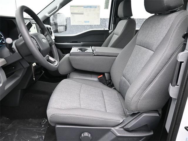 Photo of 2025 Oxford White Ford F-350