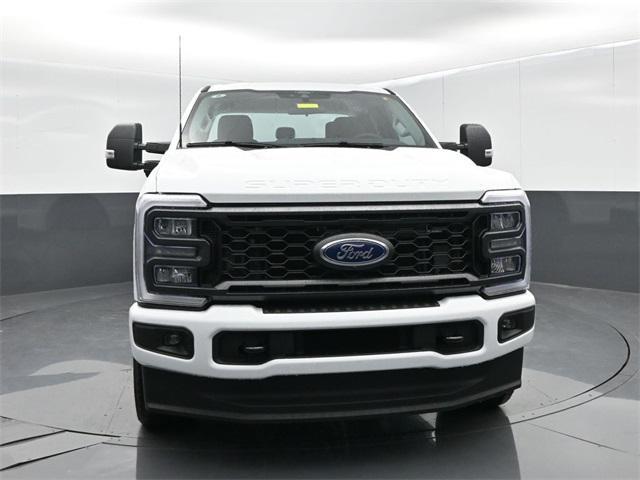 Photo of 2025 Oxford White Ford F-350