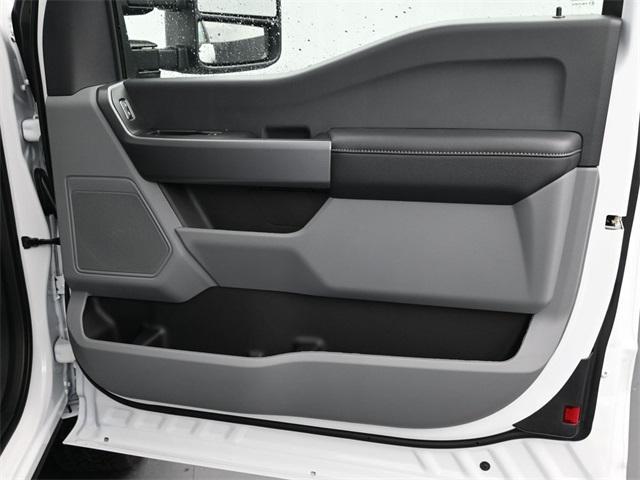 Photo of 2025 Oxford White Ford F-350