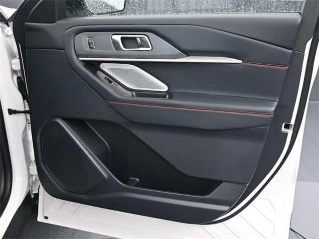 Photo of 2025 Star White Metallic Tri-Coat Ford Explorer