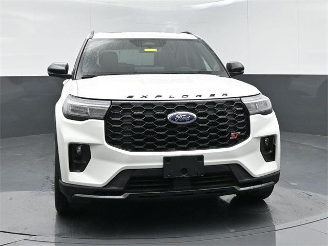 Photo of 2025 Star White Metallic Tri-Coat Ford Explorer