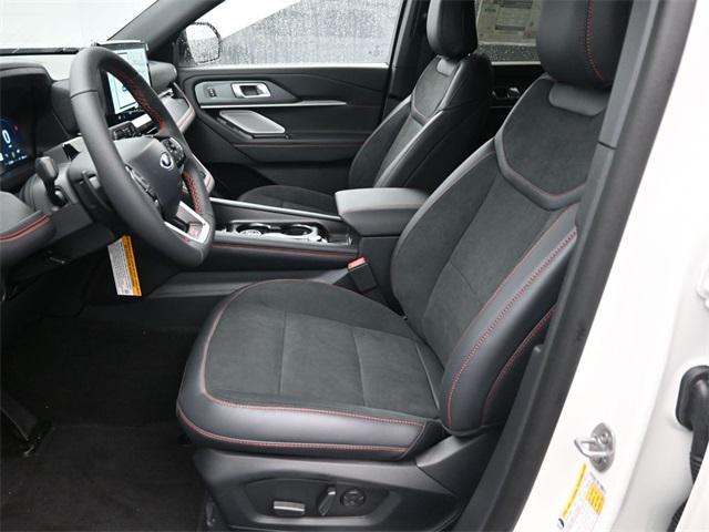 Photo of 2025 Star White Metallic Tri-Coat Ford Explorer
