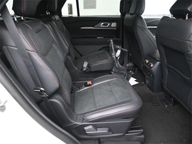 Photo of 2025 Star White Metallic Tri-Coat Ford Explorer